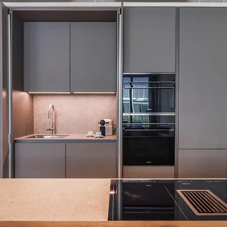 Modern 2bdr With Garage By Lovelystay リスボン