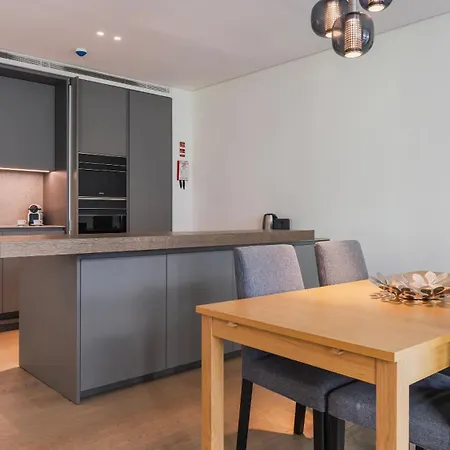 Modern 2bdr With Garage By Lovelystay Лісабон